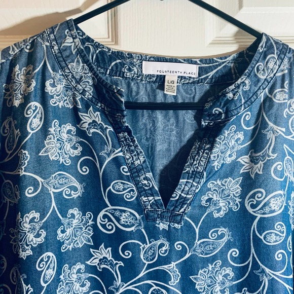 FOURTEENTH PLACE BELL SLEEVE TOP - Picture 4 of 6